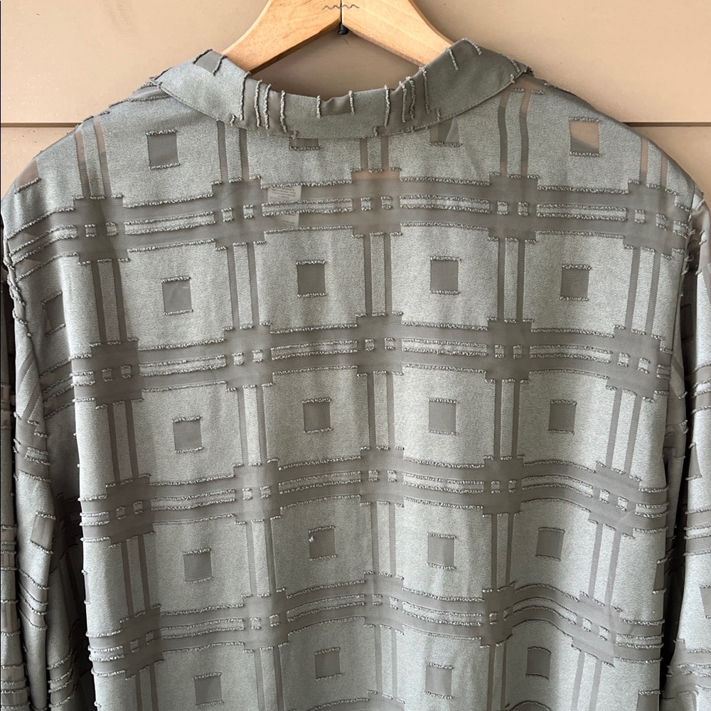 Chico’s XL Army Green Textured Geometric Semi Sheer Button Down Blouse - Picture 11 of 11